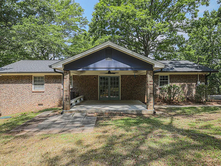 1150 Bell Rd — Photo 3