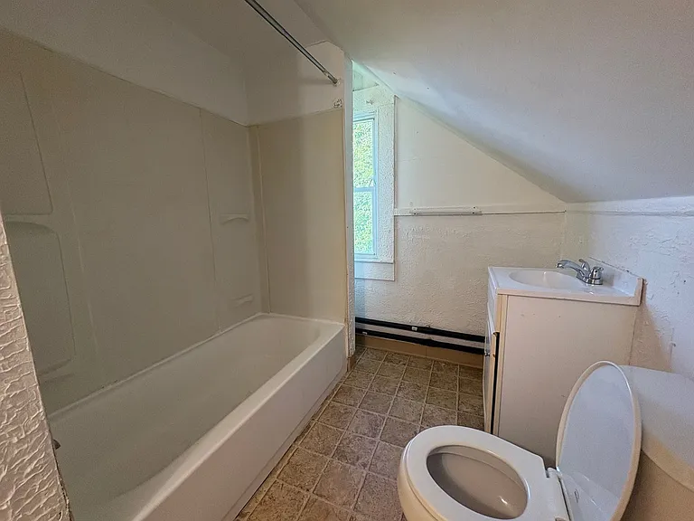 51 Griswold St — Photo 13
