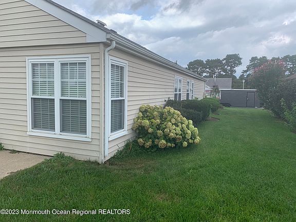 5th image of 77 Buckingham Drive N