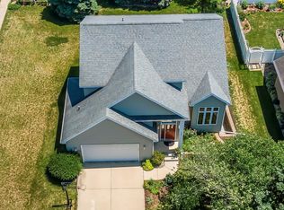 506 Birdsall Dr, Cedar Falls, IA 50613