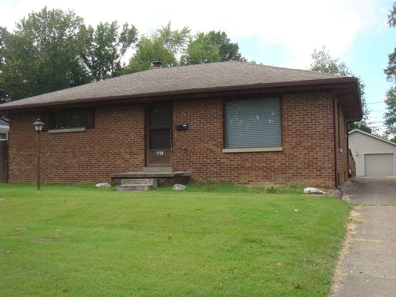 1759 S Kenmore Dr photo 1
