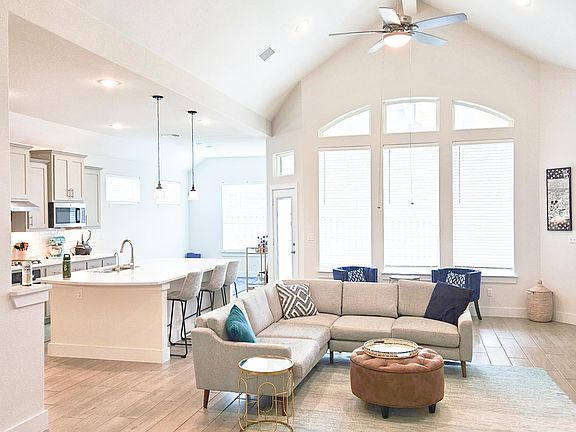 4th image of 2029 Abelia Ln