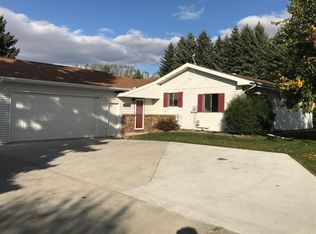 3550 17th Ave S, Grand Forks, ND 58201