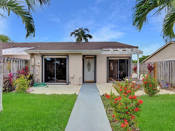 2nd image of 5045 E Lakes Dr