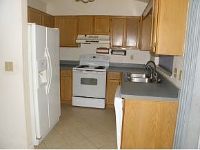 5th image of 4135 NE 140th Pl