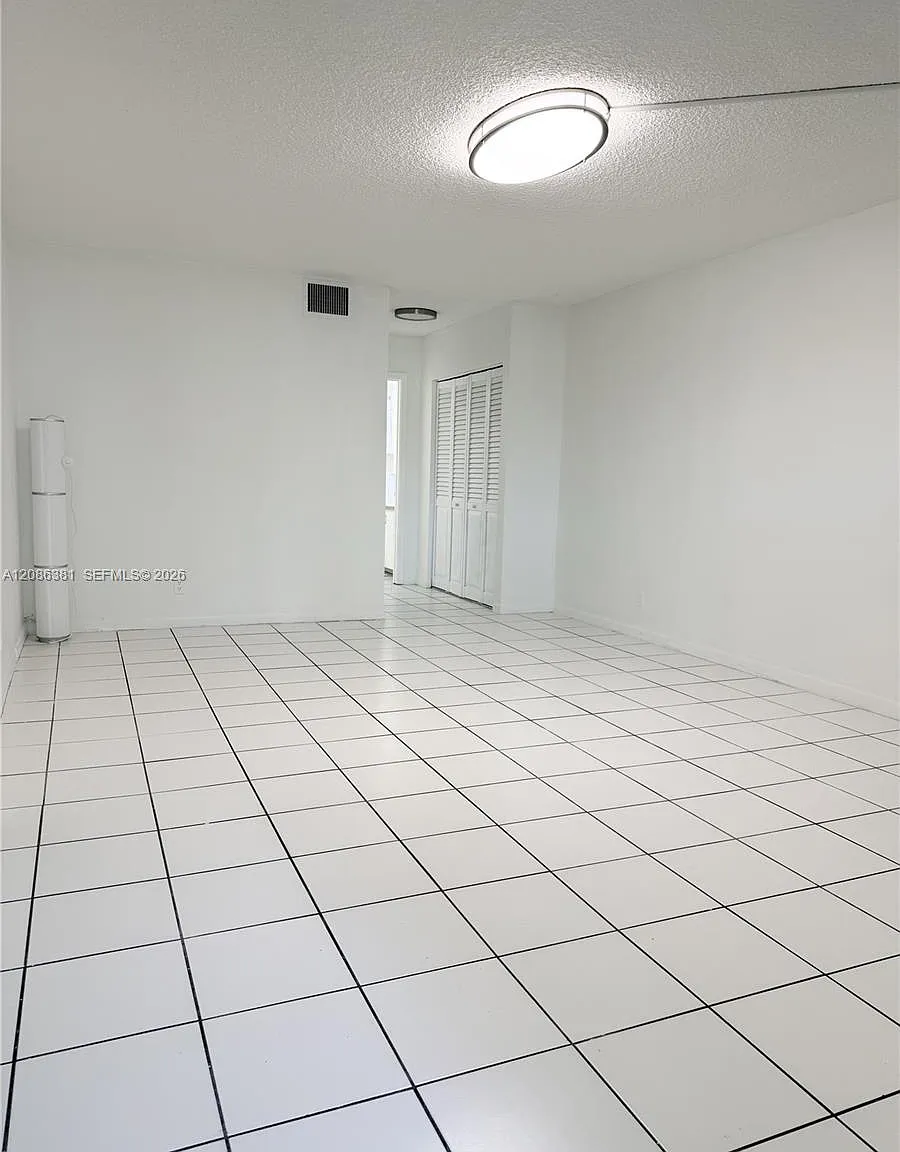 Palm Village Club Condo — Photo 4