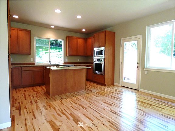 5th image of 19231 Zola (Soundview Blvd) Avenue NE