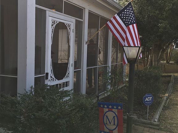 Wrap@Porch w Lake View 