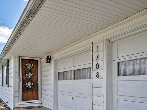 5th image of 1708 W Hill Dr