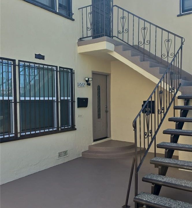 1st image of 1022 W 57th St