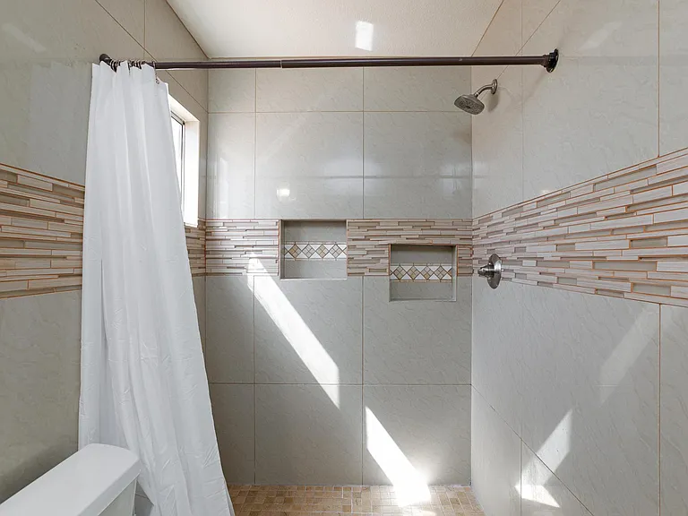 Casa Verde Dr — Photo 4
