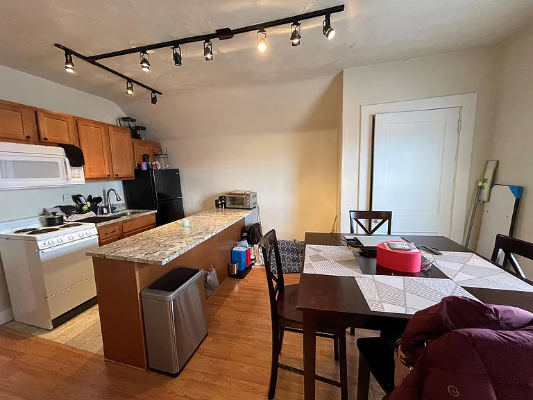 5425 Baywood St — Photo 3