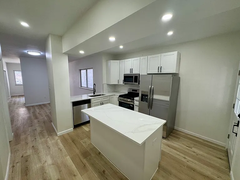 1727 S Canal St — Photo 10
