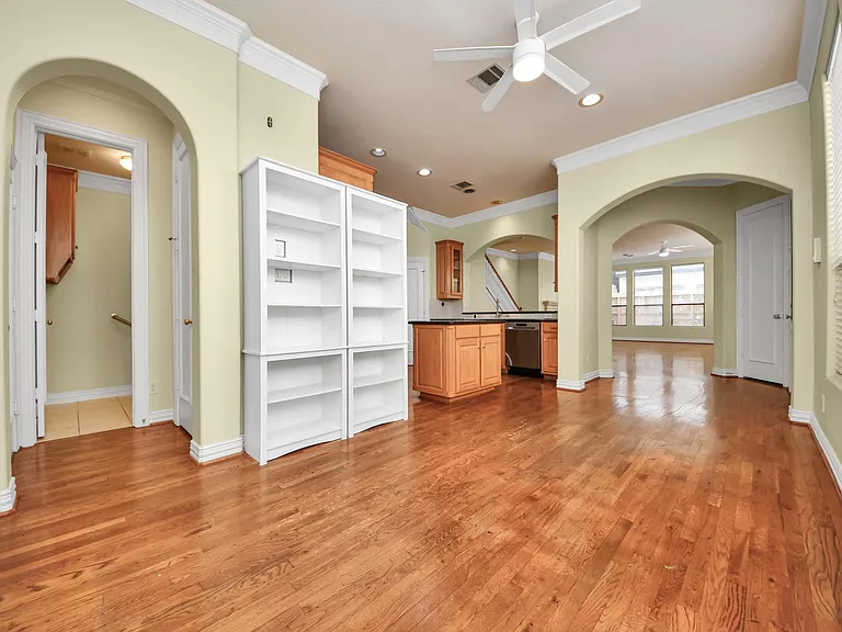 605 W Polk St #B — Photo 9