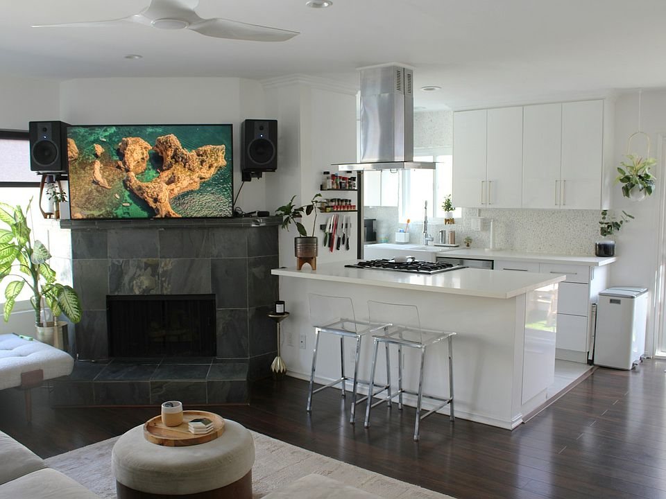 Open living, kitchen, dining floor plan
