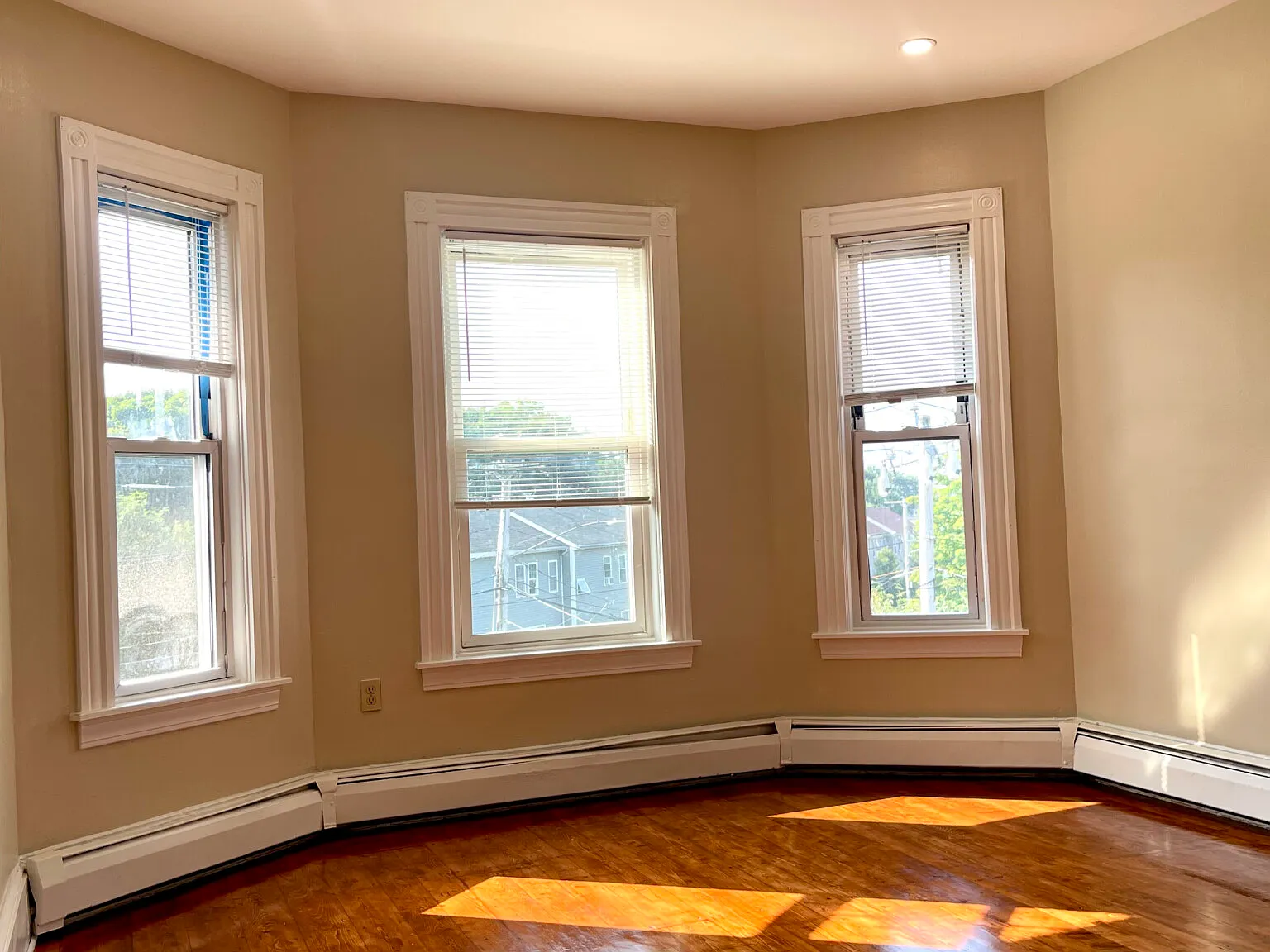 3 bed, $3,200 — Photo 2