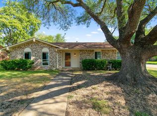 1011 Charleston Ct, Arlington, TX 76014