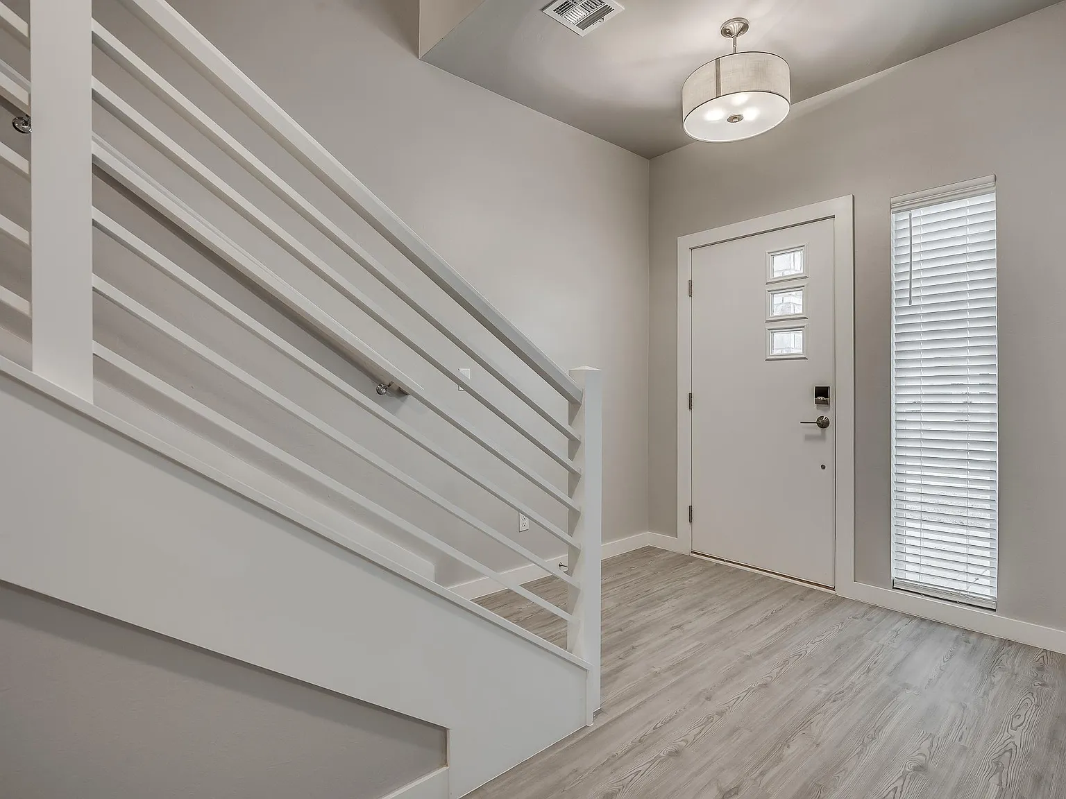 3 bed, 2.5 bath, 2280 sqft, $2,600 — Photo 4