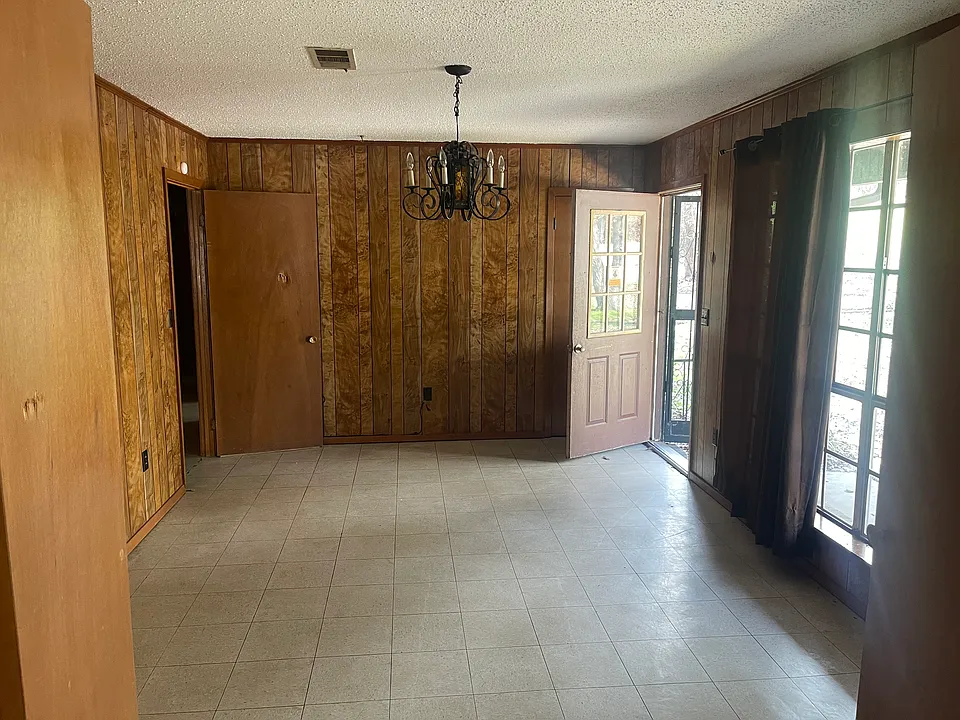 2924 N Highway 15