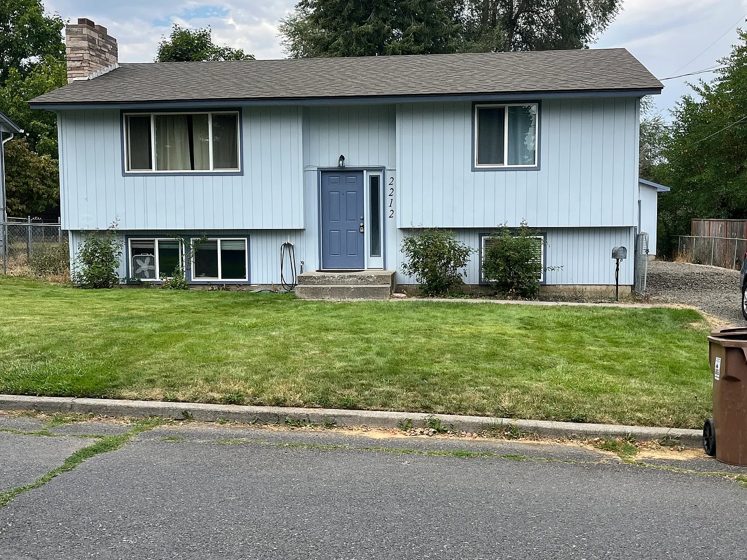 4 bed, 1.5 bath, 2000 sqft, $2,500 — Photo 1