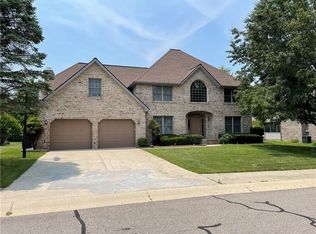 1444 Blackhawk Dr, Columbus, IN 47201