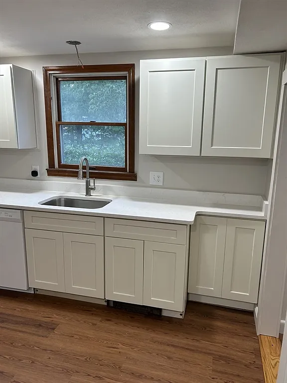2 bed, 1.0 bath, 700 sqft, $2,200 — Photo 2