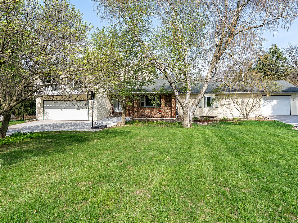 1st image of 9 Valley View Dr