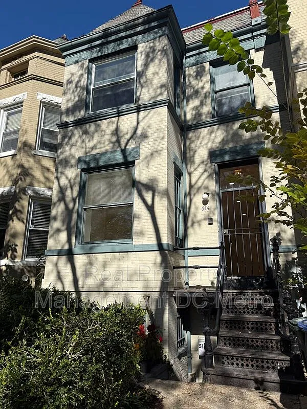 2 bed, 2.5 bath, 2200 sqft, $4,500 — Photo 3