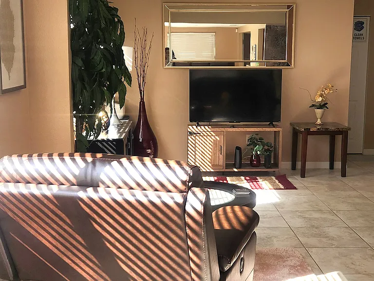 1327 Cherry Hills Rd NE — Photo 5