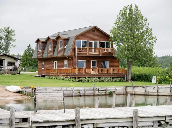 148 N Huron St, De Tour Village, MI 49725