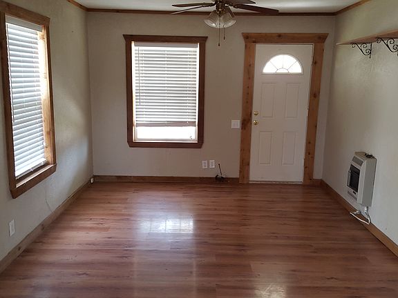 2nd image of 915 N Henrietta
