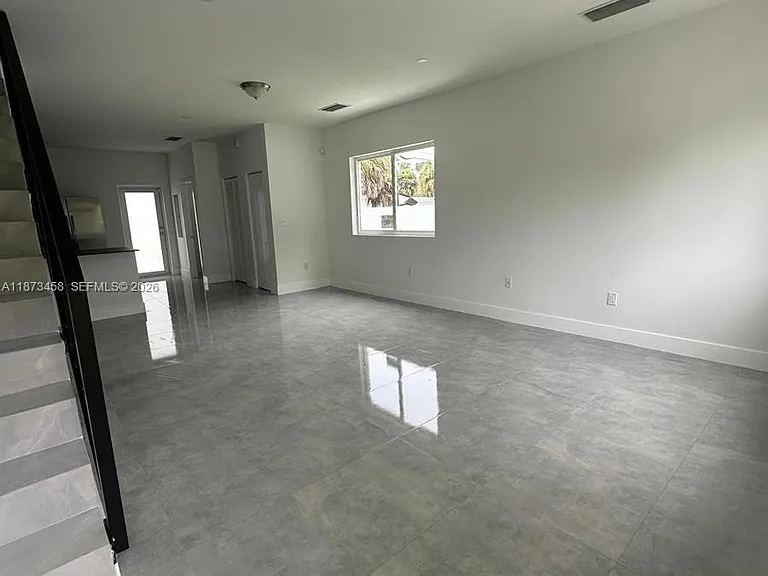 723 NW 19th Ave #B — Photo 6