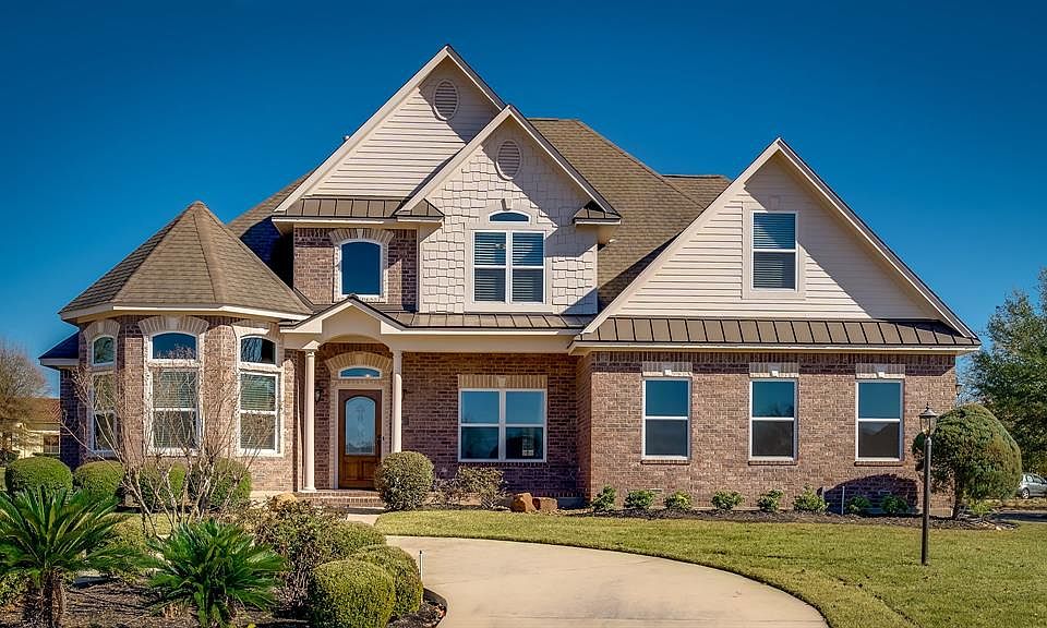 Beautiful Corner Lot home on a cul-de-sac street