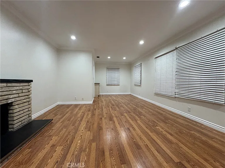 7701 Wilkinson Ave — Photo 17