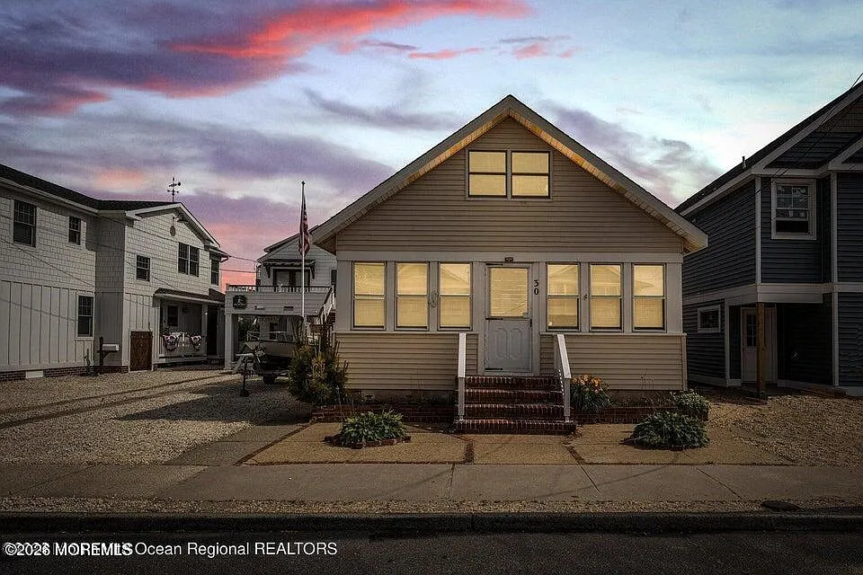 3 bed, $2,250 — Photo 2