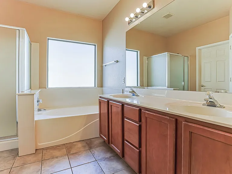 2081 E Runaway Bay Pl — Photo 10