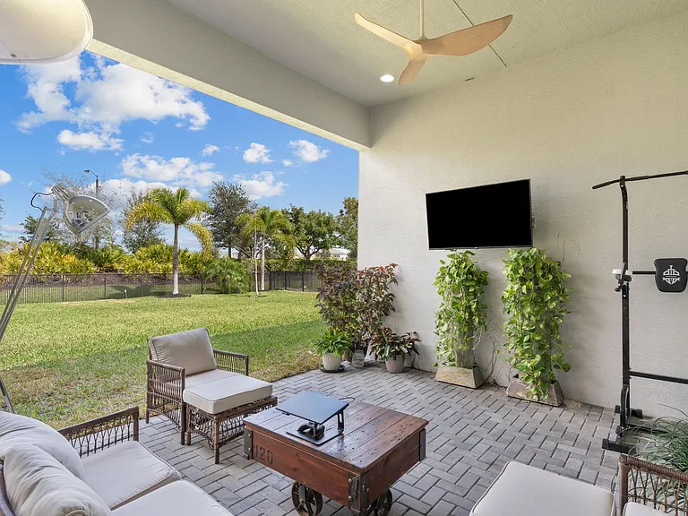 4776 Estates Cir — Photo 43