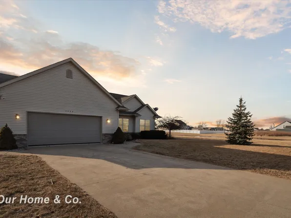 4522 E Crossroads Dr, Bay City, MI 48706