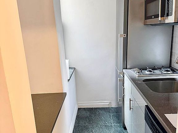 5th image of 29 W 65th St APT 6B