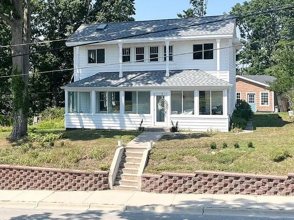 318 W Main St, Whitehall, MI 49461