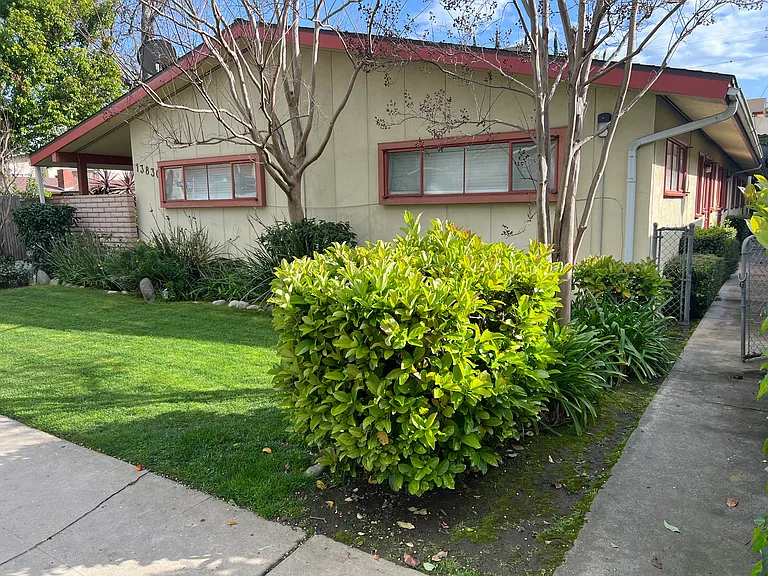 13830 Burbank Blvd #A — Photo 27