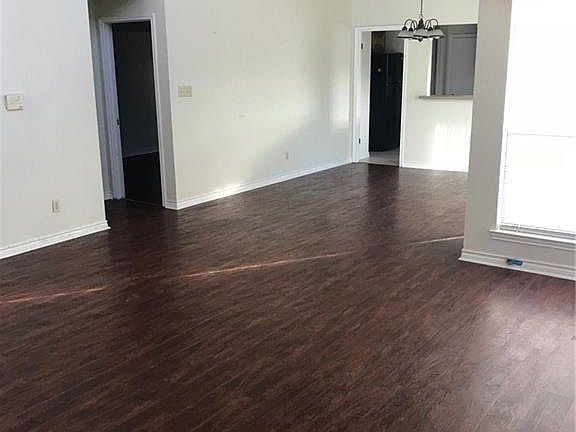 2nd image of 301 Mooring Cir APT B