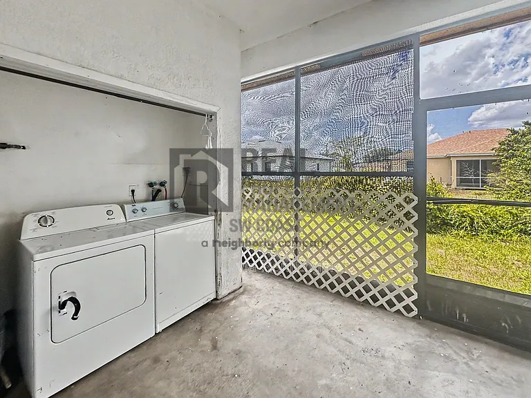 1043 Abrams Blvd — Photo 5