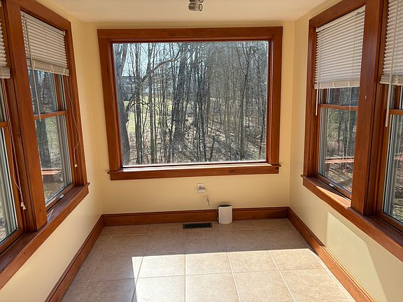 4th image of 32 Woodman Rd