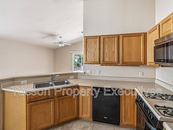 3rd image of 13256 N Hammerstone Ln