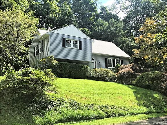 3rd image of 10 Burnsdale Ave