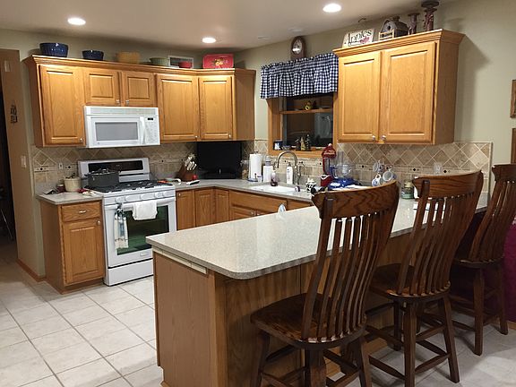 Kitchen with eat-in seating