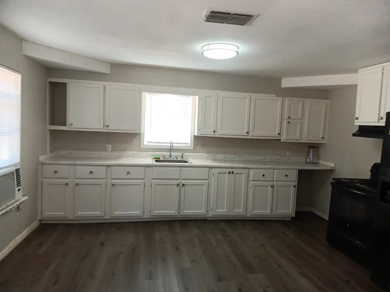 3 bed, $1,100 — Photo 2
