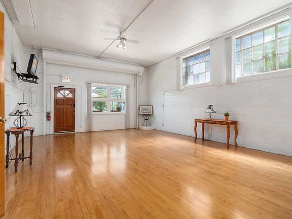 4th image of 1330 Webford Ave