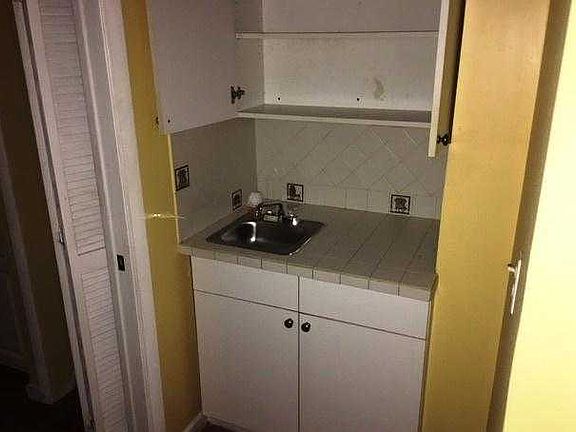 wet bar area